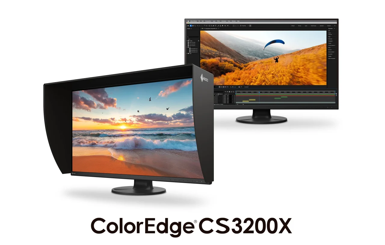 ColorEdge CS3200Xの2台のモニター。遮光フード付きと編集画面表示