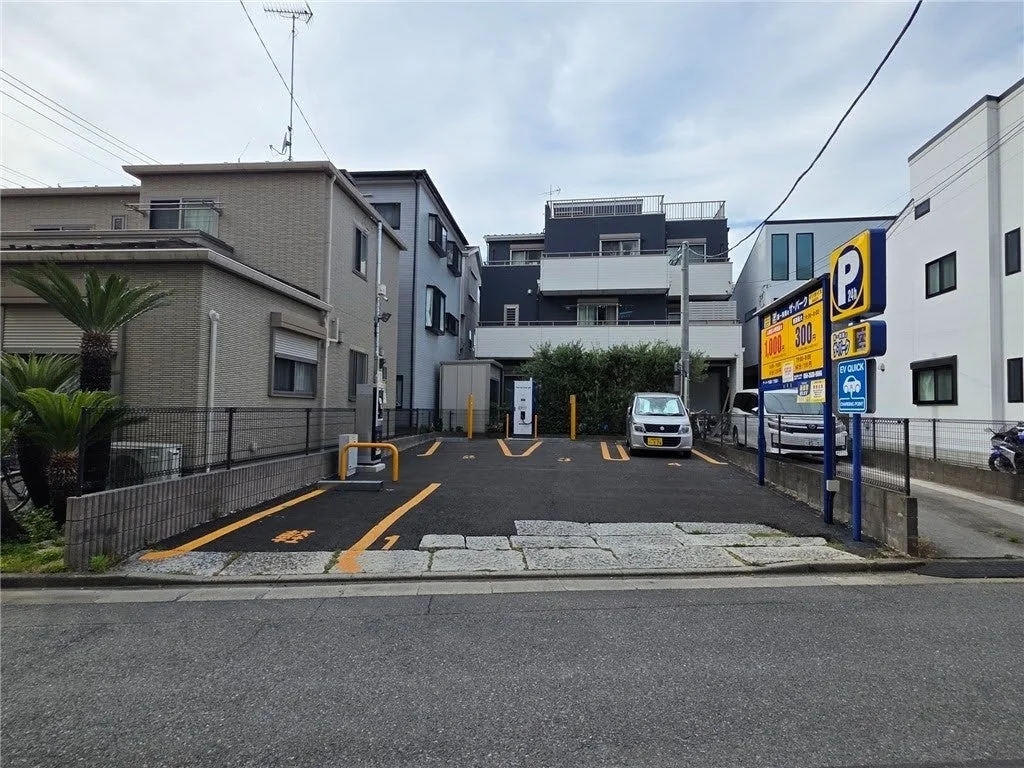 ザ・パークの設置場所のイメージ。住宅街にある舗装されたコインパーキング