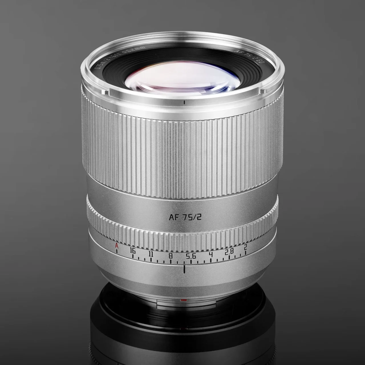 TTArtisan AF 75mm f/2 シルバーモデルの中望遠単焦点レンズ