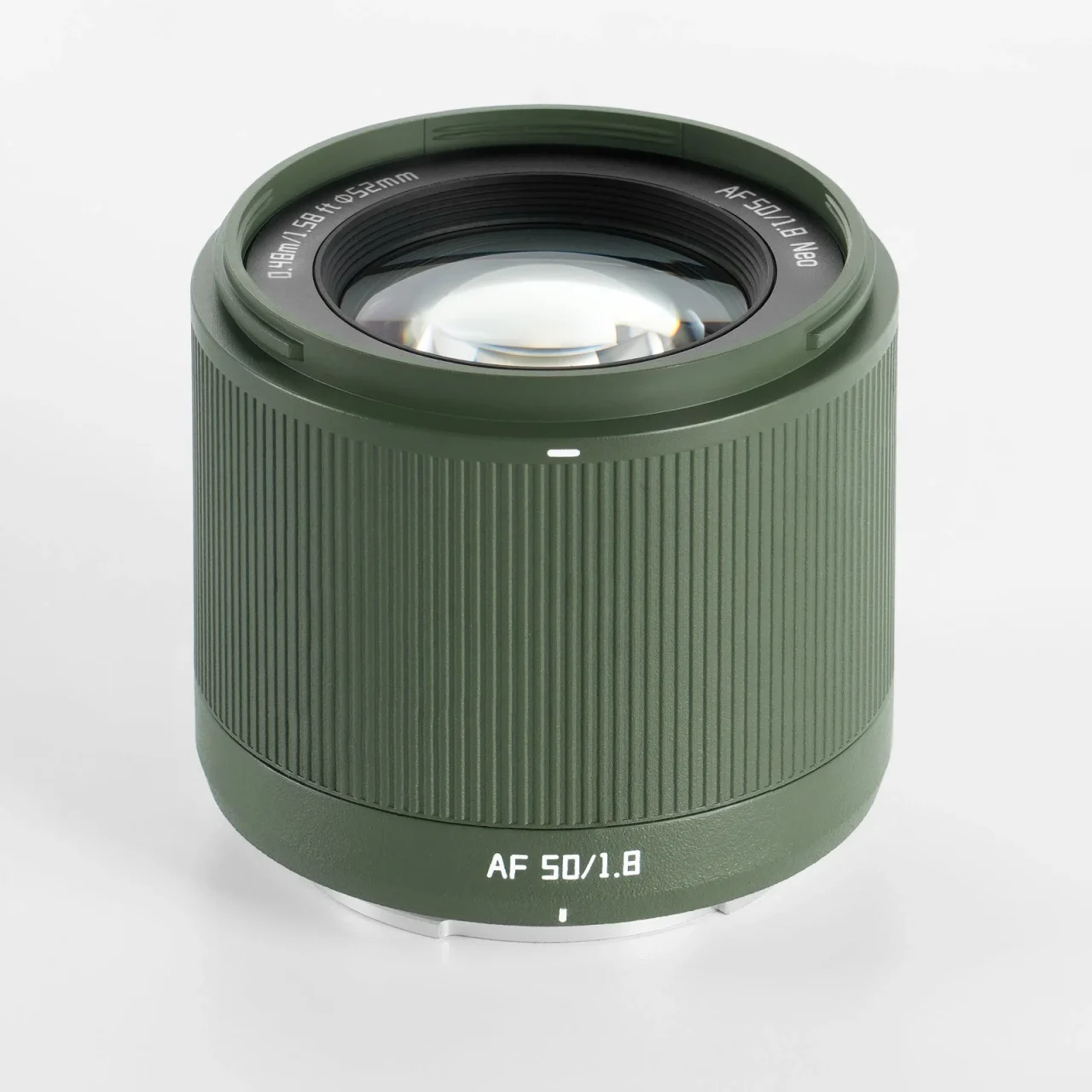 Neo AF 50mm f/1.8 グリーンの縦じま模様の鏡筒