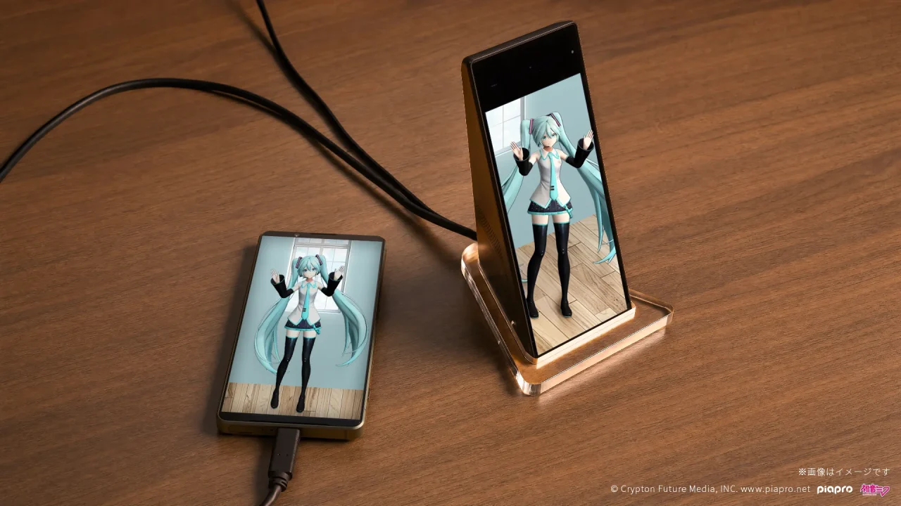 ELF-MN1とスマートフォンをケーブル接続し、キャラクターを表示している様子