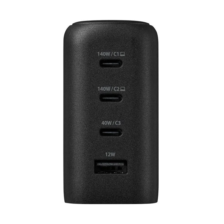 USB Type-C×3とUSB-A×1の4ポートを備えた黒いAC充電器のポート面