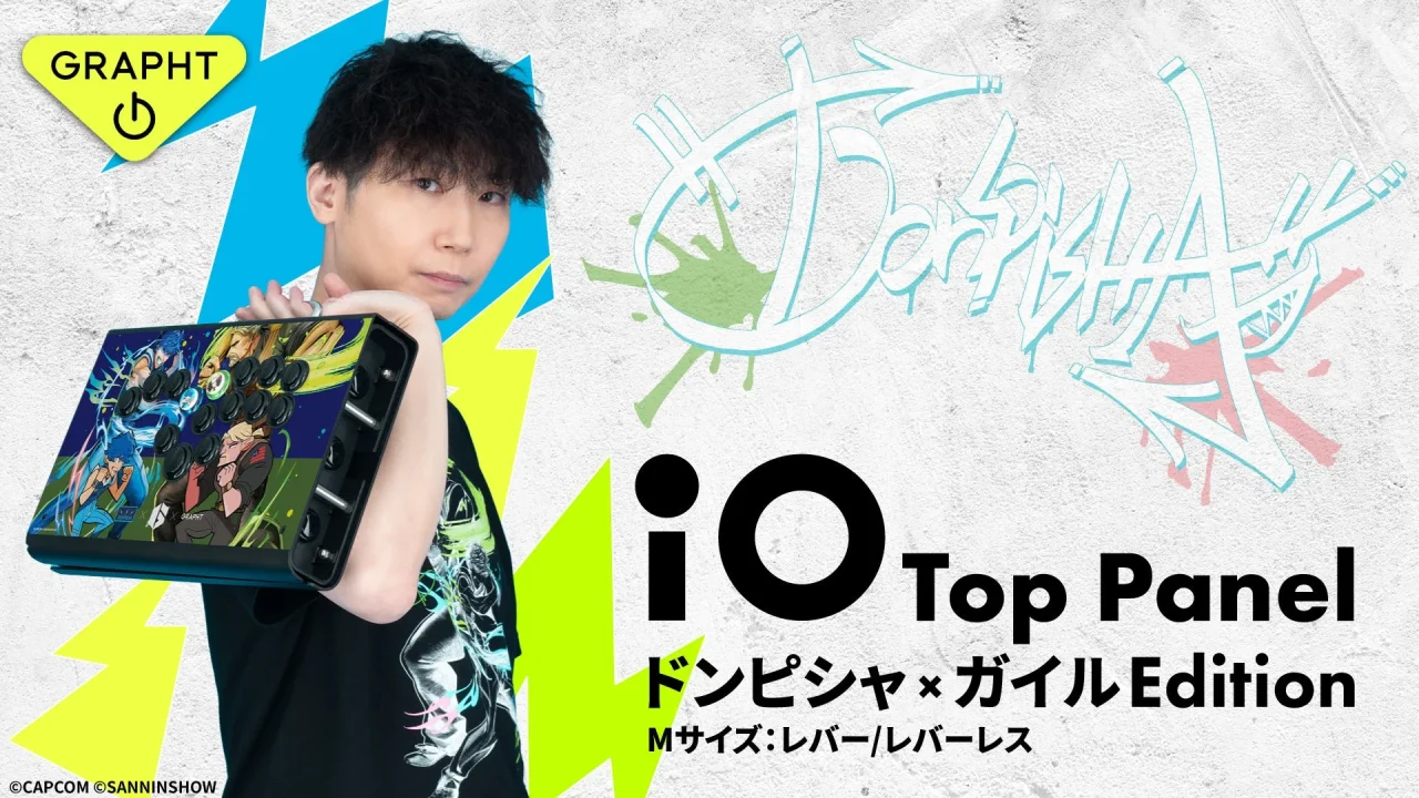 iO ドンピシャ×ガイル Edition オリジナルパネルを持つ男性