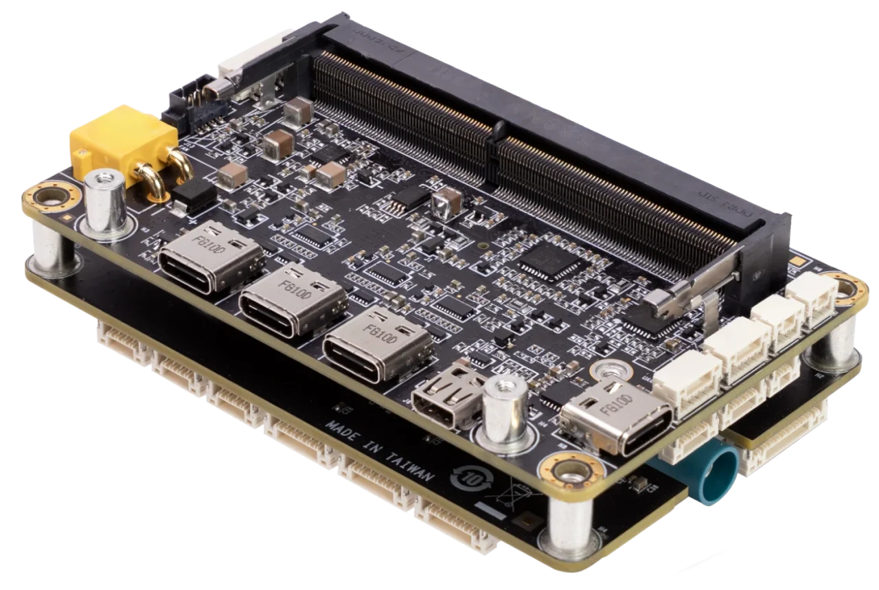 D137 Lynx超小型エッジAIデバイスの基板外観