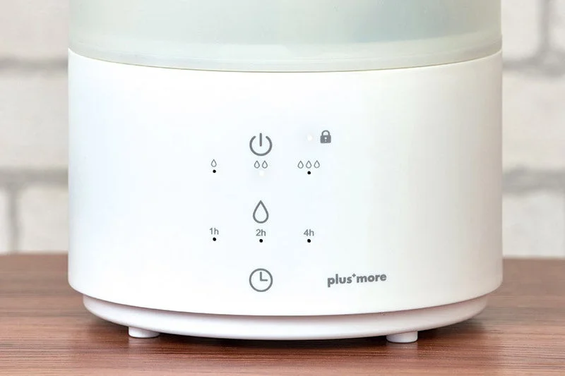 チャイルドロック機能を搭載した加湿器の白い操作パネル