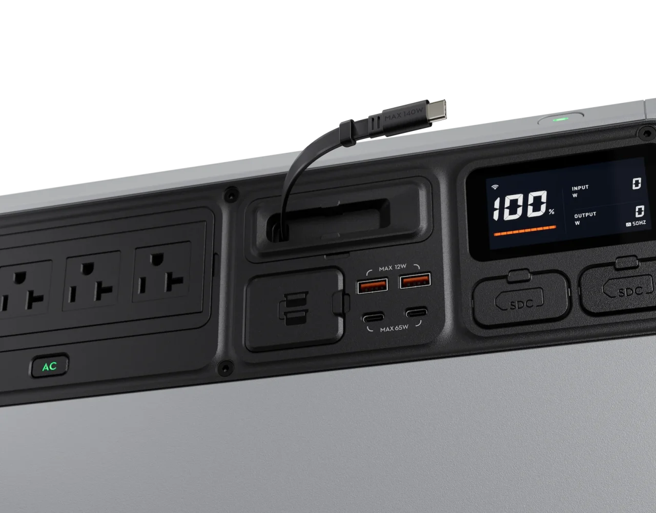 DJI Power Auro 2000 Eliteのポート面。巻き取り式ケーブル、AC、USBポート、画面