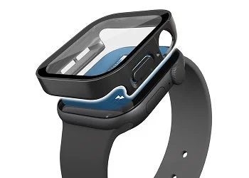 AW-26EFCGEBK 黒のフルカバーケースをApple Watchに装着する様子