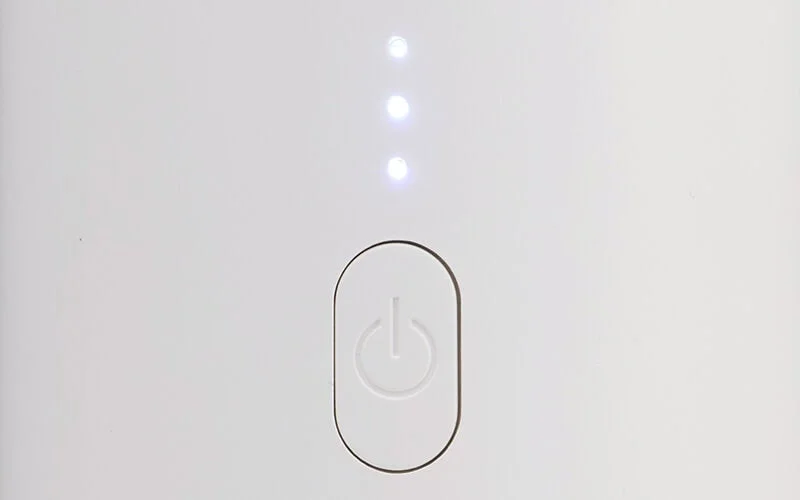 充電残量がわかるLEDランプと電源ボタンのアップ